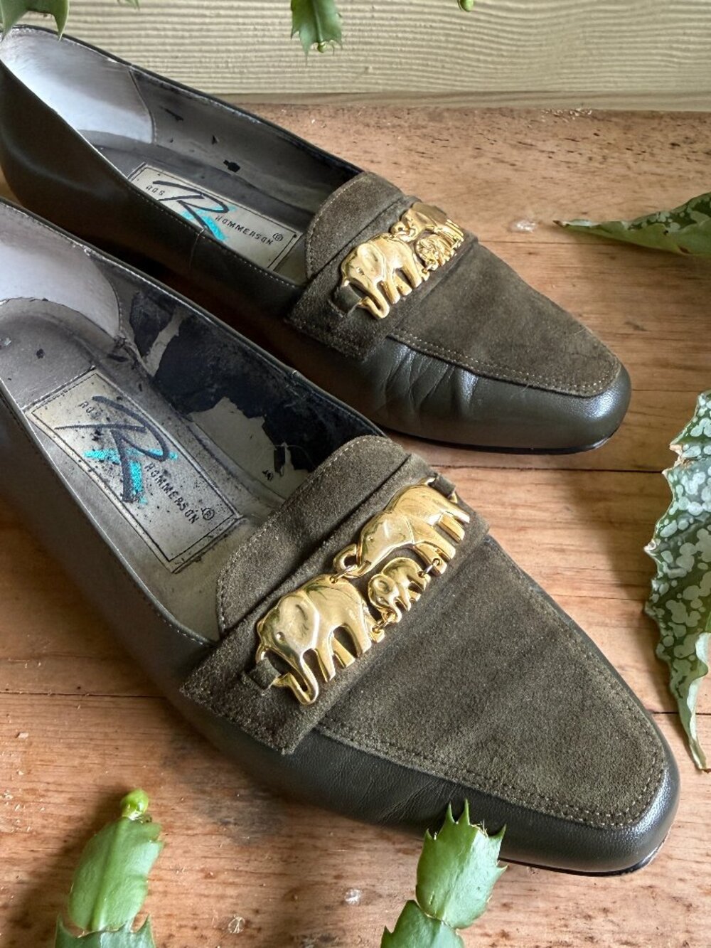 PRICE FIRM Vintage 80s 90s Suede Olive Green Elephant Buckle Pointed Flats Shoes